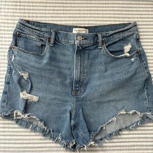Abercrombie 4” Mom Short High Rise